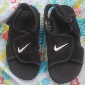 Little boys Nike sandals